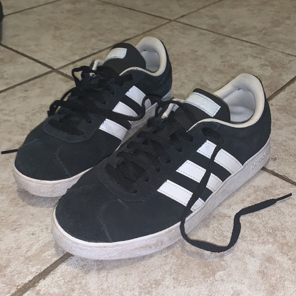 Adidas shoes - Picture 2 of 3